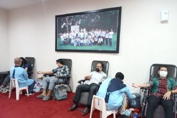 OJK mengajak insan industri keuangan di Jambi donor darah