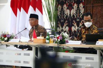Menko PMK: Antisipasi gelombang tiga COVID-19 jangan abaikan perputaran ekonom