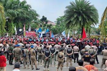 Aliansi buruh di Kabupaten Tangerang tuntut kenaikan upah