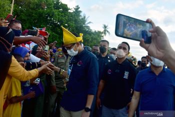 Sandiaga Uno tantang anak muda di Maluku Tenggara buka lapangan kerja