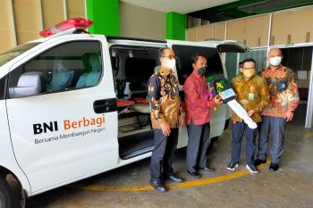 BNI berikan bantuan ambulans kepada RS Bhayangkara Kupang