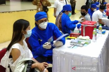 Pemda DIY mendorong kolaborasi berbagai pihak dalam percepatan vaksinasi