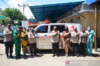 BNI bantu mobil ambulans untuk RS Bhayangkara Kupang