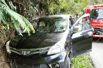 Mobil bawa delapan orang staf Nagari di Agam kecelakaan tunggal, beberapa cidera ringan