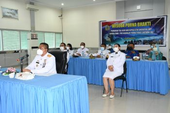 Kasal berikan tali asih bagi personel Lantamal VIII masuki purna tugas