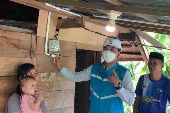 PLN melistriki 466 rumah saat peringati Hari Listrik Nasional 2021