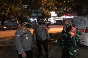 Polres Pekalongan Kota &amp; TNI ajak pedagang pasar patuhi prokes
