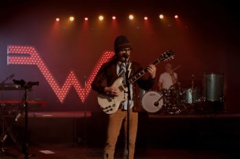 Nostalgia bersama Weezer di Mola Chill Festival London