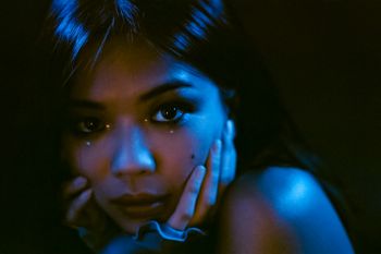 noui menggambarkan peliknya pendewasaan diri manusia dalam "reverie"