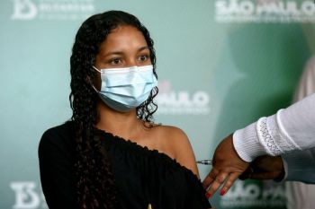 Setujui vaksin anak, lima orang pejabat Brazil diancam pembunuhan