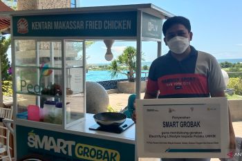 PLN salurkan bantuan gerobak listrik untuk UMKM Sulawesi Selatan