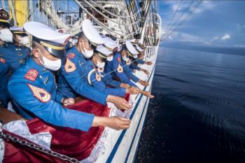 Tabur bunga bagi KRI Nanggala