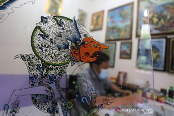 Kerajinan lukis kaca Cirebon