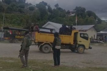 Takut gangguan KKB, 5.000 orang masih mengungsi di Kabupaten Intan Jaya