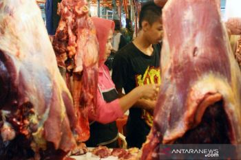 Harga kebutuhan pokok dan sayuran di Karawang fluktuatif