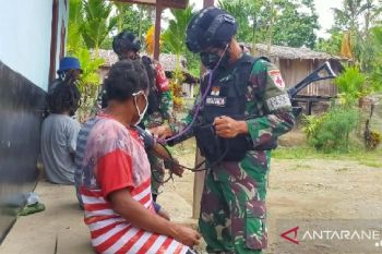 Satgas TNI Yonif 512 berikan pengobatan warga perbatasan RI-PNG