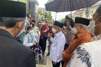 Wapres Ma'ruf Amin menyapa siswa SD di Samarinda