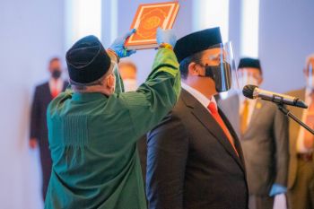 Nyoman Adhi Suryadnyana disumpah sebagai anggota BPK RI