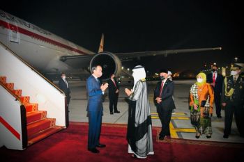 Presiden Jokowi tiba di Abu Dhabi setelah penerbangan 7,5 jam