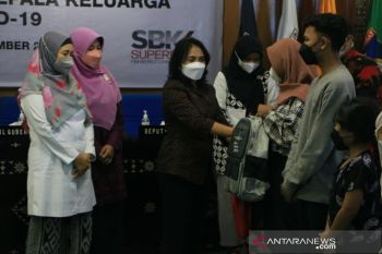 Menteri PPPA menyambangi rumah anak orang tuanya meninggal COVID-19