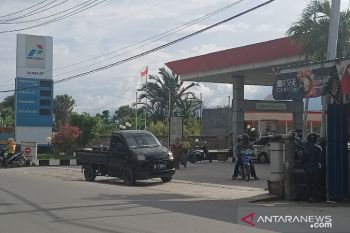 Penyaluran solar satu SPBU di Palu  dihentikan karena menimbun BBM