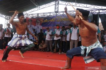 Tradisi Ojung di Situbondo