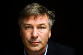 Aktor Alec Baldwin akan serahkan ponsel untuk diselidiki terkait penembakan