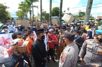Eksekusi tanah di Gaduik Agam ditentang warga, polisi yang mengamankan eksekusi dihalangi (Video)