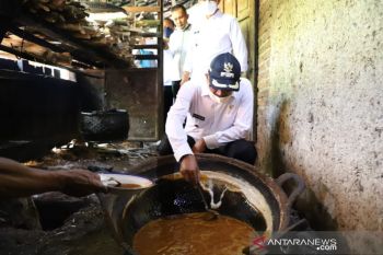 Wabup dukung pengembangan wisata tradisi pembuatan gula aren Garut