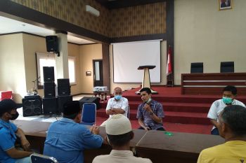 Minta camatnya tidak dipindahkan, masyarakat Latina datangi Balai Kota Payakumbuh