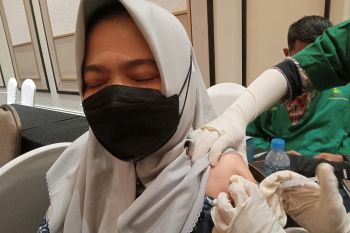Lansia di Pekanbaru didatangi ke rumah-rumah untuk vaksin COVID-19