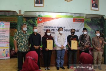 KPU RI mengukuhkan kader pelopor demokrasi Desa Ngestiharjo Bantul