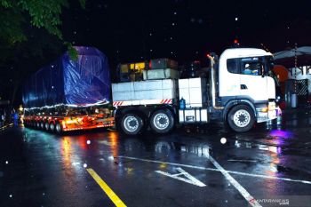Pengiriman Kembali Kereta LRT Ke INKA