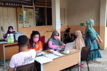 Dinkes Makassar vaksinasi warga pulau di Kecamatan Sangkarrang
