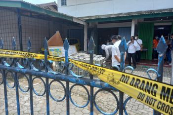 Demi paket internetan, remaja di Suela nekat bobol kotak amal di musala Suela