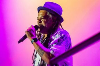 Mantan vokalis grup regge Inggris Astro UB40 meninggal dunia