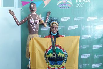Siti Alfiah memecahkan rekornas 50m gaya dada putri S6 di Peparnas Papua