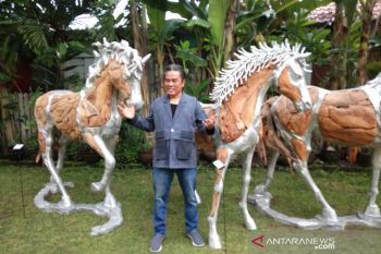 Seniman Bantul memamerkan 63 karya seni lukis dan patung