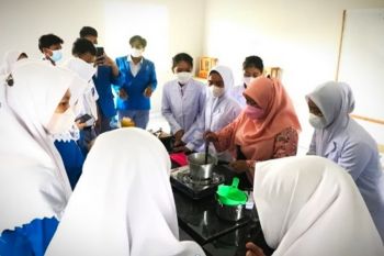 Dosen UMPR ubah bawang Dayak jadi produk olahan gummy