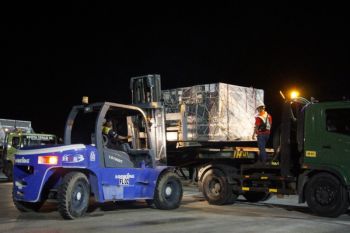 Logistik WSBK dari Qatar tiba di Bandara Lombok di antaranya 96 sepeda motor