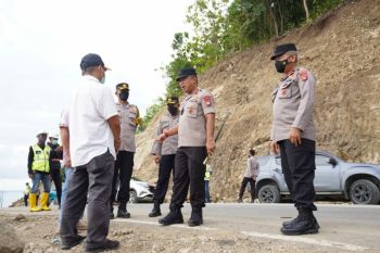 Kapolda Sulbar minta perbaikan jalan transSulawesi dipercepat