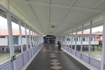 Awak kapal  urus paspor  sambut  dibukanya akses Kepri  dan Malaysia