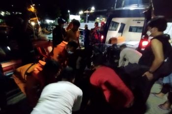 Tim SAR gabungan evakuasi wisatawan yang meninggal di Pink Beach