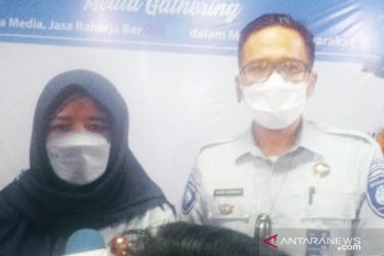 Jasa Raharja Kaltimtara menyerahkan santunan Rp18,7 miliar