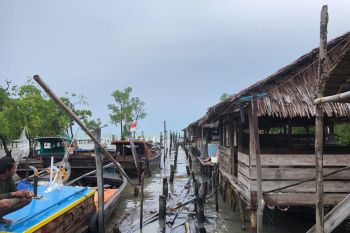 Tambatan perahu Pulau Lalang  roboh diterjang badai