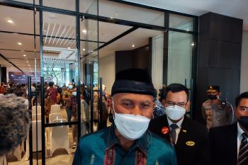 Gubernur Sumbar soroti petugas parkir kurang ramah di tempat wisata