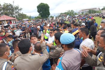 PSKB Bukittinggi kalahkan PS Pasbar 1-0 dalam laga yang berakhir ricuh (Video)