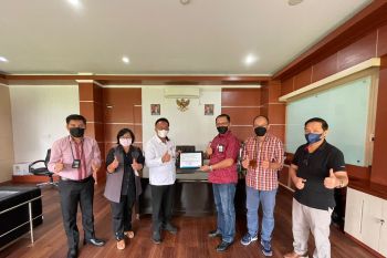 PLN Suluttenggo beri penghargaan kepada pahlawan listrik