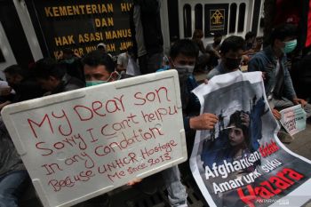 Afghan refugees rally in Surabaya