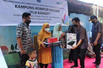 Empat lingkungan di Mataram terima bantuan kompor listrik